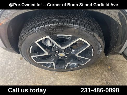 Used 2025 Chevrolet Traverse High Country w/ LPO, Floor Liner Package AWD/4WD image 11