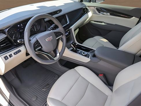 Used 2022 Cadillac XT6 Premium Luxury w/ Technology Package image 10