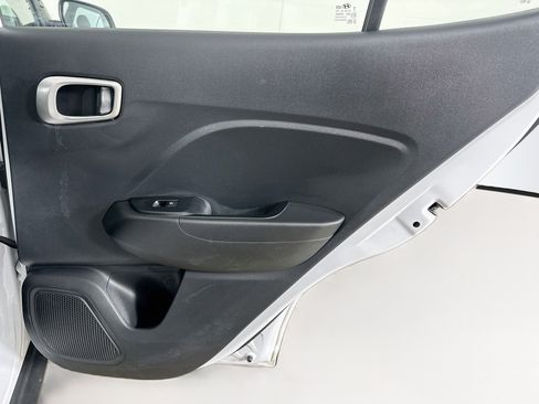 Used 2025 Hyundai Venue SEL FWD image 28