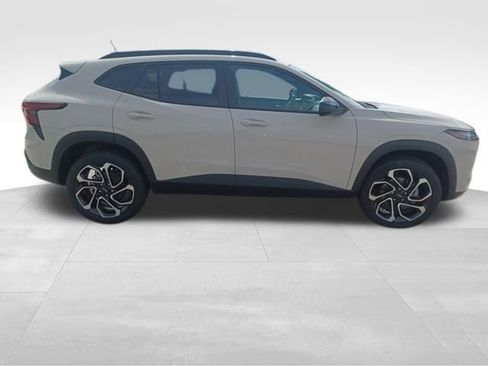 New 2026 Chevrolet Trax RS w/ Sunroof Package FWD image 9