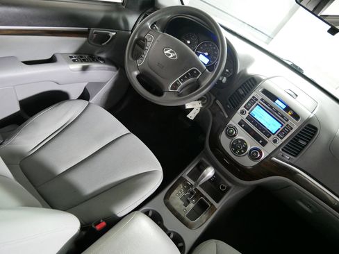 Used 2012 Hyundai Santa Fe GLS image 9