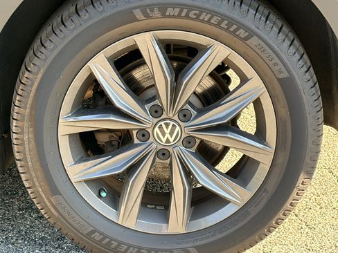 Used 2023 Volkswagen Tiguan SE FWD image 9