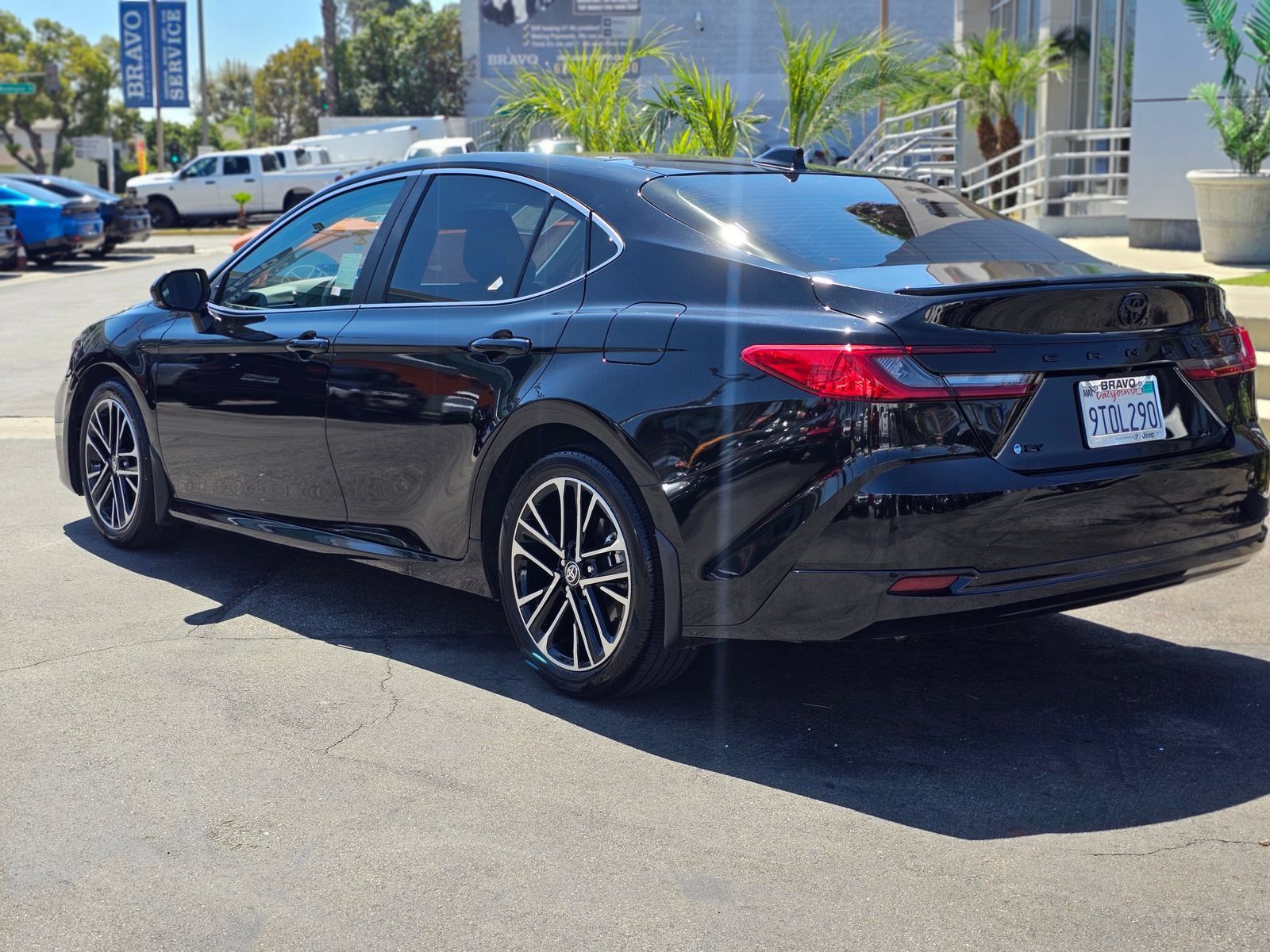 Used 2025 Toyota Camry XLE FWD image 6