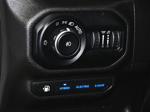 Used 2022 Jeep Wrangler Unlimited Sahara image 15