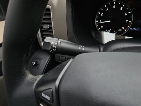 Certified 2024 Nissan Frontier SV image 28