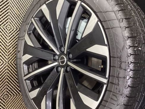 New 2026 Volvo XC90 T8 Plus w/ Protection Package Premier image 9