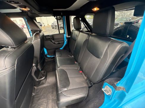 Used 2017 Jeep Wrangler Unlimited Sahara image 11