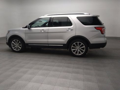 Used 2017 Ford Explorer Limited FWD image 3