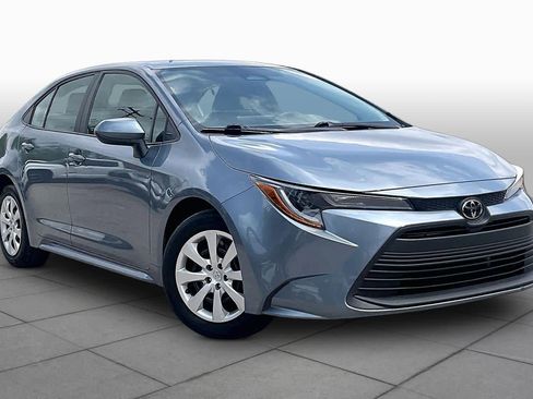 Used 2024 Toyota Corolla LE image 3