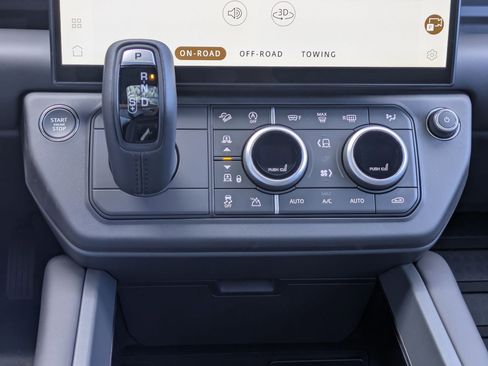 New 2026 Land Rover Defender 130 X-Dynamic SE AWD/4WD image 23