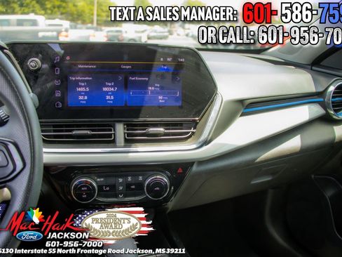 Used 2025 Chevrolet Trax LT FWD image 12