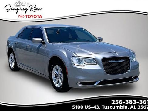 Used 2016 Chrysler 300 Limited RWD image 1