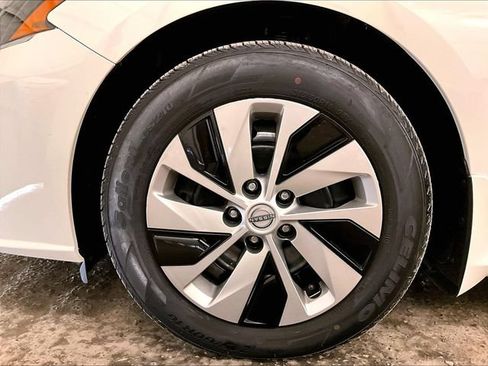 Used 2023 Nissan Altima 2.5 S FWD image 8