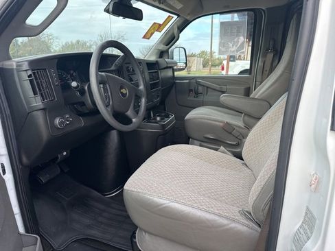 Used 2019 Chevrolet Express 3500 LT w/ LT Preferred Equipment Group image 19