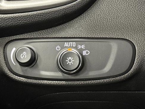 Used 2019 Chevrolet Trax LT w/ LT Convenience Package image 21