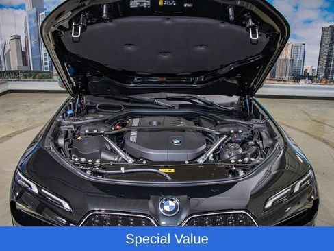 Used 2025 BMW 750e xDrive w/ Premium Package AWD/4WD image 5