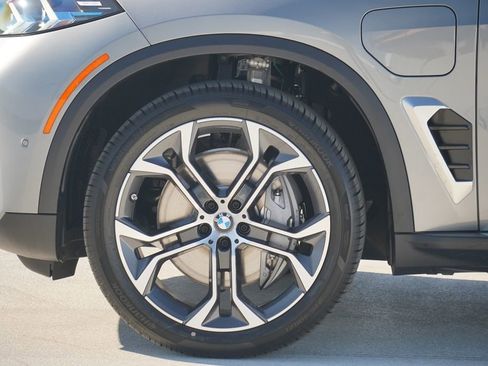 New 2026 BMW X5 xDrive50e image 5