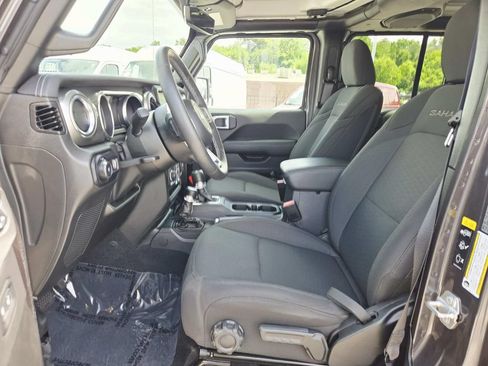 Used 2023 Jeep Wrangler Unlimited Sahara w/ Cold Weather Group AWD/4WD image 11