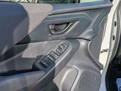 Used 2024 Subaru Crosstrek 2.0i Premium image 3