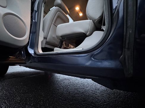 Used 2012 Chevrolet Avalanche LT image 22