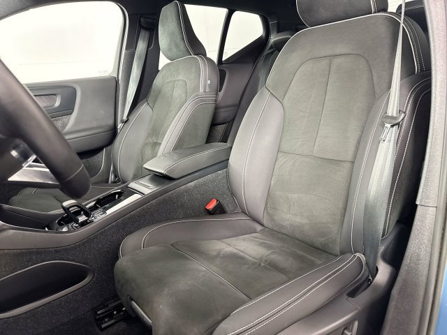Used 2023 Volvo XC40 Recharge Plus AWD/4WD image 19