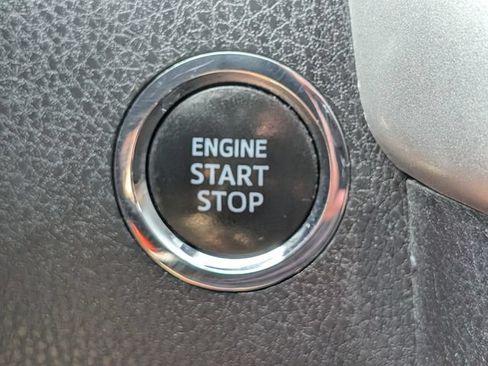 Used 2019 Toyota Highlander XLE AWD/4WD image 27