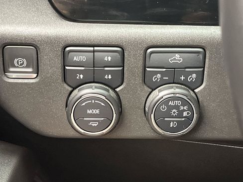 Certified 2022 Chevrolet Silverado 1500 RST AWD/4WD image 18