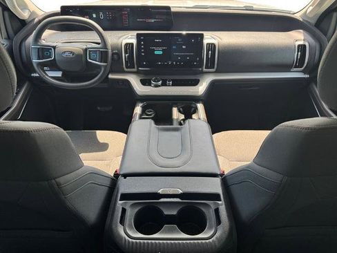 Certified 2025 Ford Expedition Active image 10