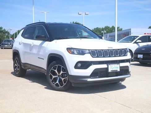 Used 2025 Jeep Compass Limited AWD/4WD image 2