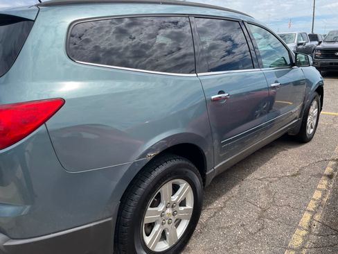 Used 2009 Chevrolet Traverse LT FWD image 15