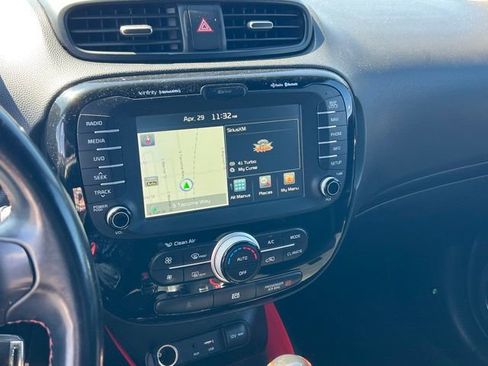 Used 2015 Kia Soul + FWD image 18