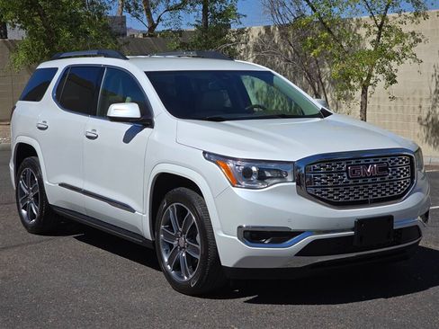 Used 2019 GMC Acadia Denali w/ Technology Package FWD image 2