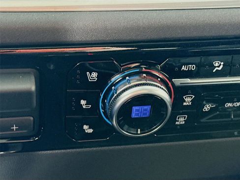 New 2025 GMC Sierra 1500 SLT w/ SLT Convenience Package image 15