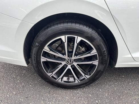 Certified 2025 Volkswagen Jetta Sport FWD image 32