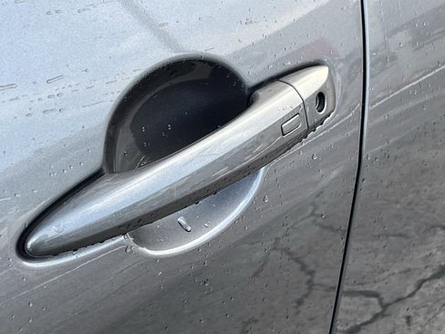 Used 2024 Nissan Sentra SR w/ SR Premium Package image 8