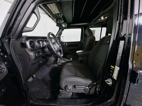 Used 2023 Jeep Wrangler Unlimited w/ Sun & Screen Package AWD/4WD image 13