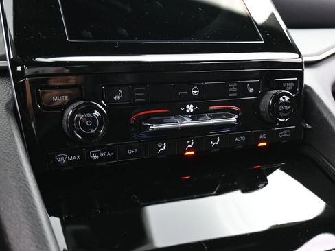 Used 2025 Jeep Grand Cherokee Altitude image 22