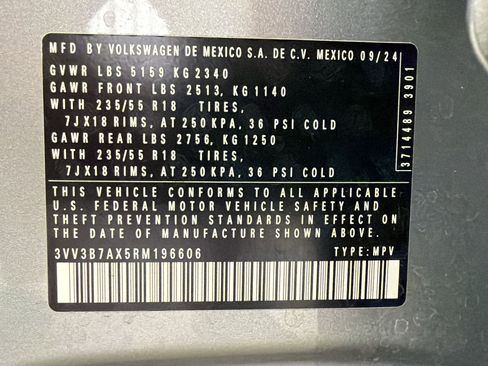 Certified 2024 Volkswagen Tiguan SE image 18