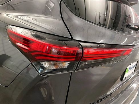 Used 2021 Toyota Highlander XSE AWD/4WD image 36