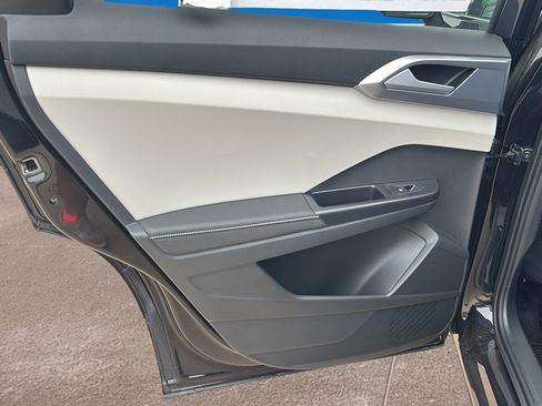 New 2026 Volkswagen Taos SE AWD/4WD image 14