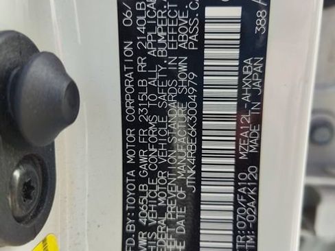 Used 2019 Toyota Corolla SE w/ Carpet Mat Package FWD image 9