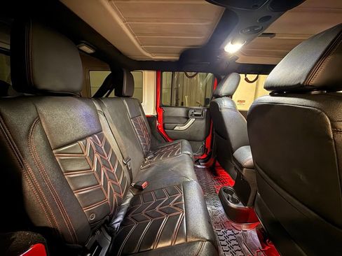 Used 2016 Jeep Wrangler Unlimited Sahara w/ Connectivity Group image 29