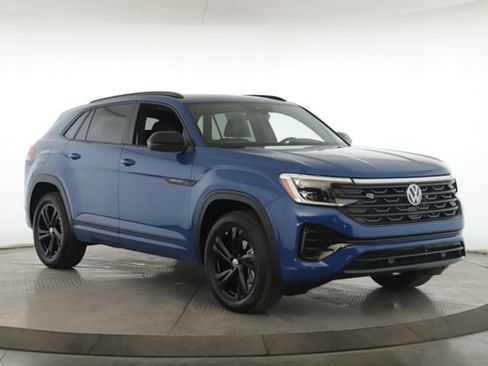 Used 2025 Volkswagen Atlas Cross Sport SEL R-Line AWD/4WD image 2