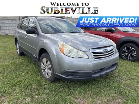 Used 2011 Subaru Outback 2.5i w/ Popular Equipment Group 1B image 1