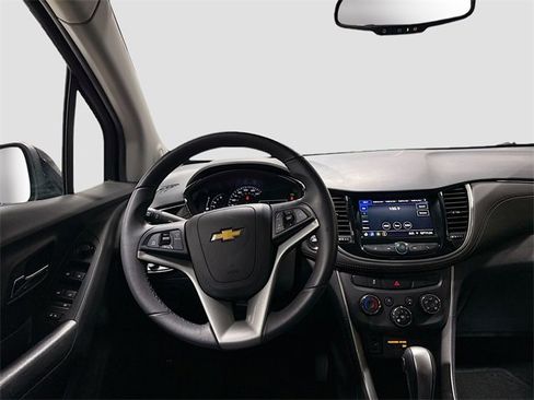 Used 2022 Chevrolet Trax LT w/ LT Convenience Package image 22