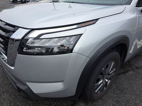 Used 2025 Nissan Pathfinder SV FWD image 27