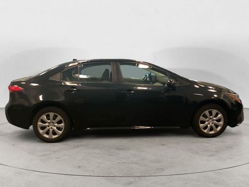 Used 2022 Toyota Corolla LE image 6