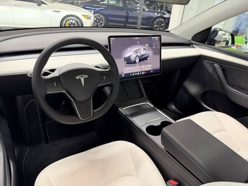 Used 2024 Tesla Model Y Long Range AWD/4WD image 15