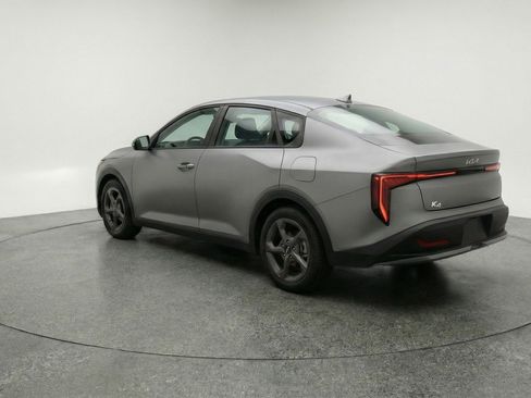 Used 2025 Kia K4 LXS image 5