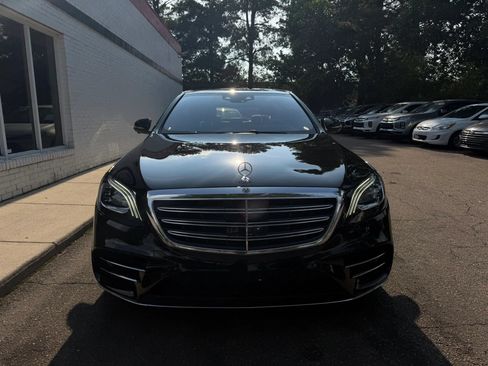 Used 2018 Mercedes-Benz S 560 Sedan image 3